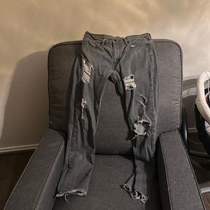 Grey ripped Levi’s jeans
